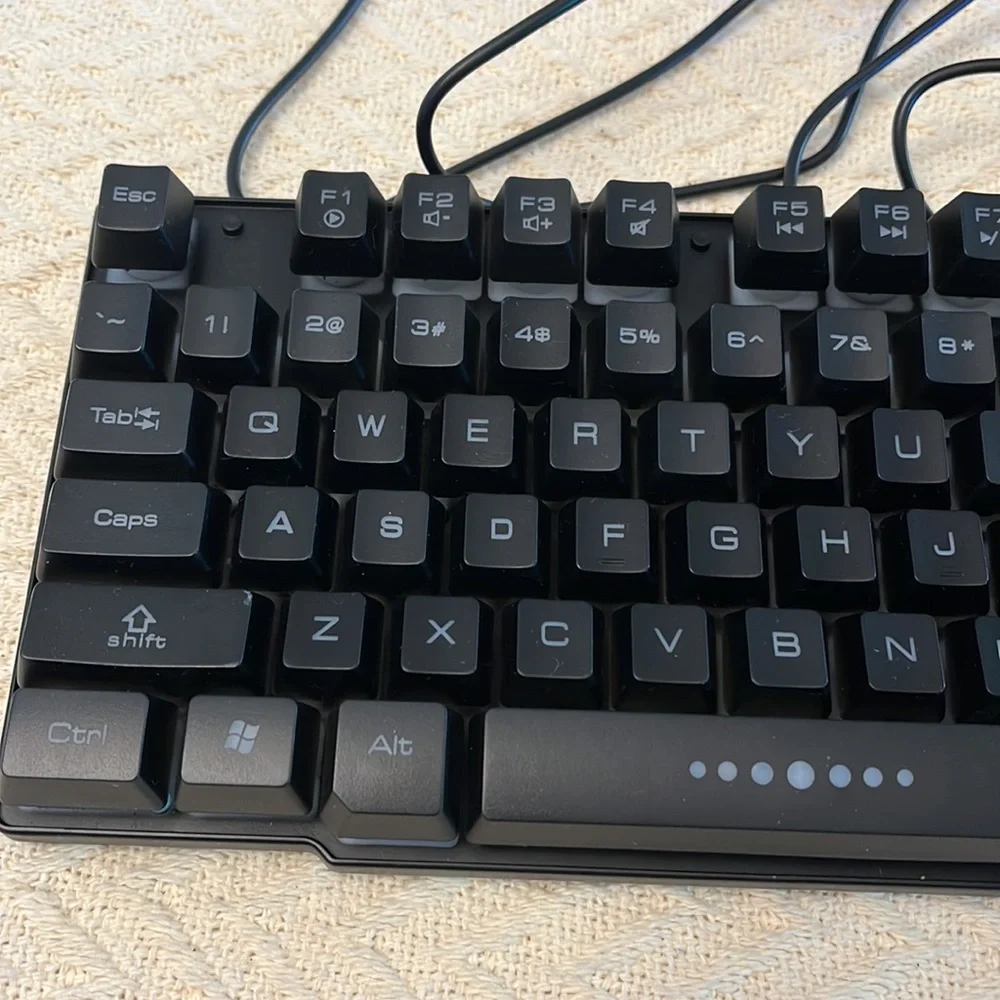USB plug in Light up Gaming Keyboard LVL UP